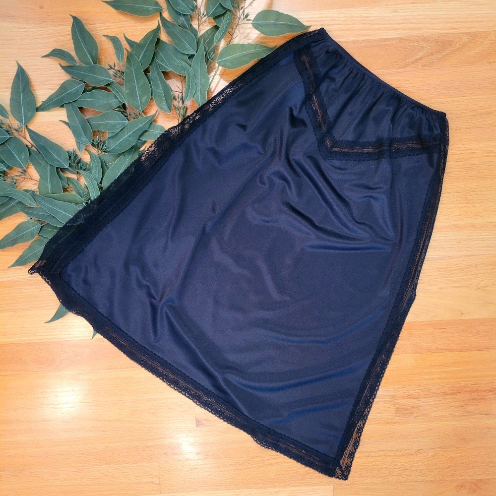 VTG Flair Black & Lace Inset Half Slip Sz S/M